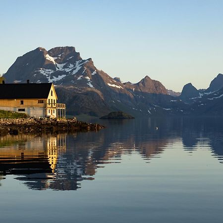 Minkfarmen, Spacious Seaside Cabin With Scenic View Ramberg Exterior photo
