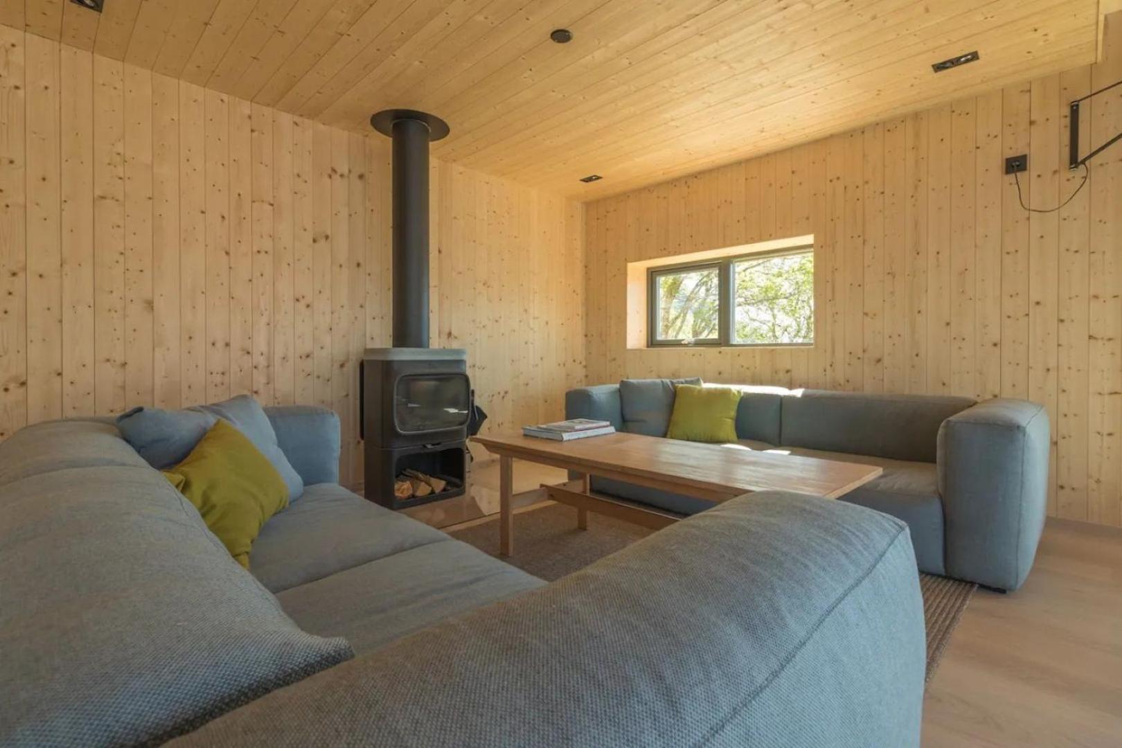 Minkfarmen, Spacious Seaside Cabin With Scenic View Ramberg Exterior photo