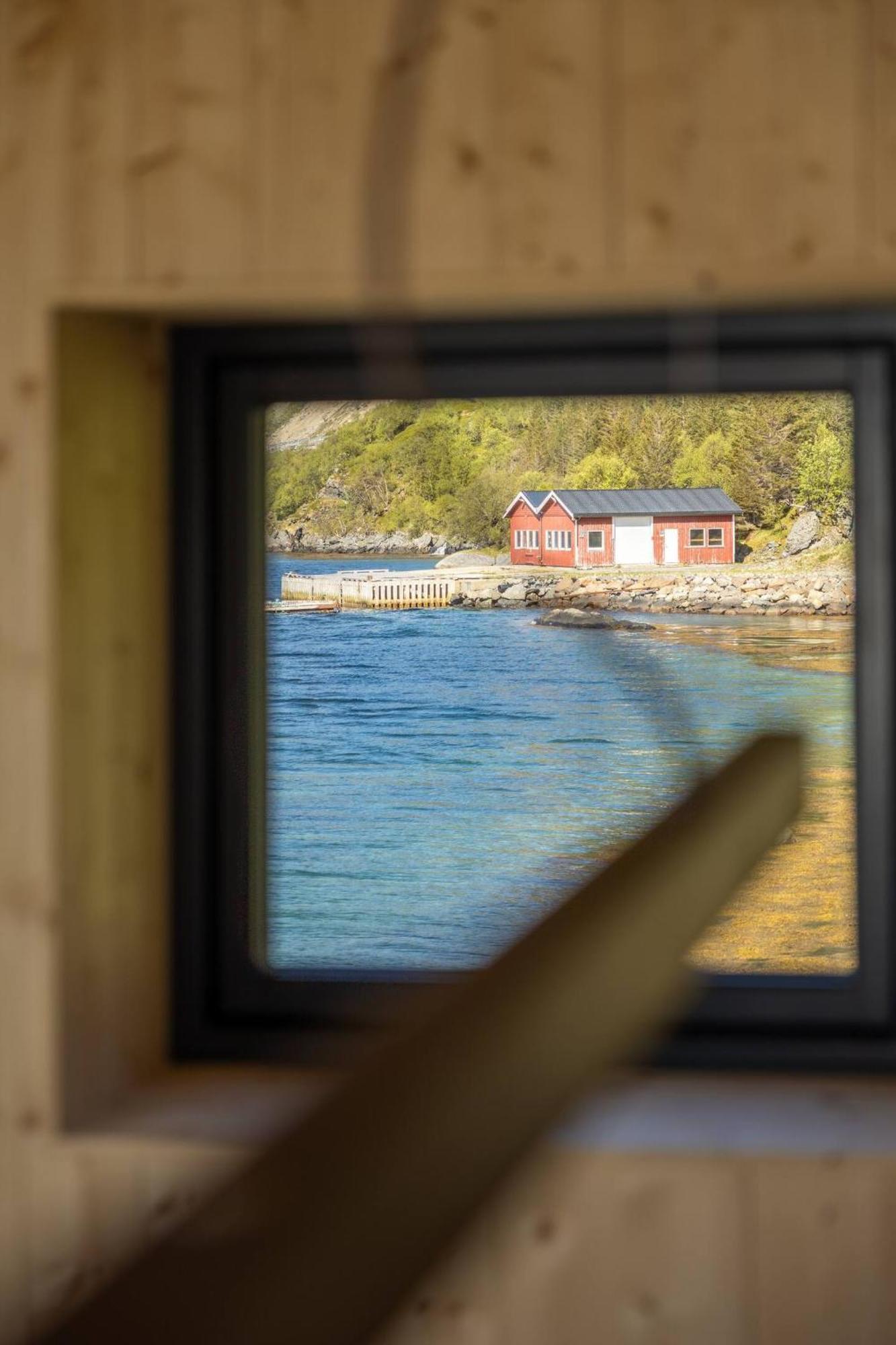 Minkfarmen, Spacious Seaside Cabin With Scenic View Ramberg Exterior photo