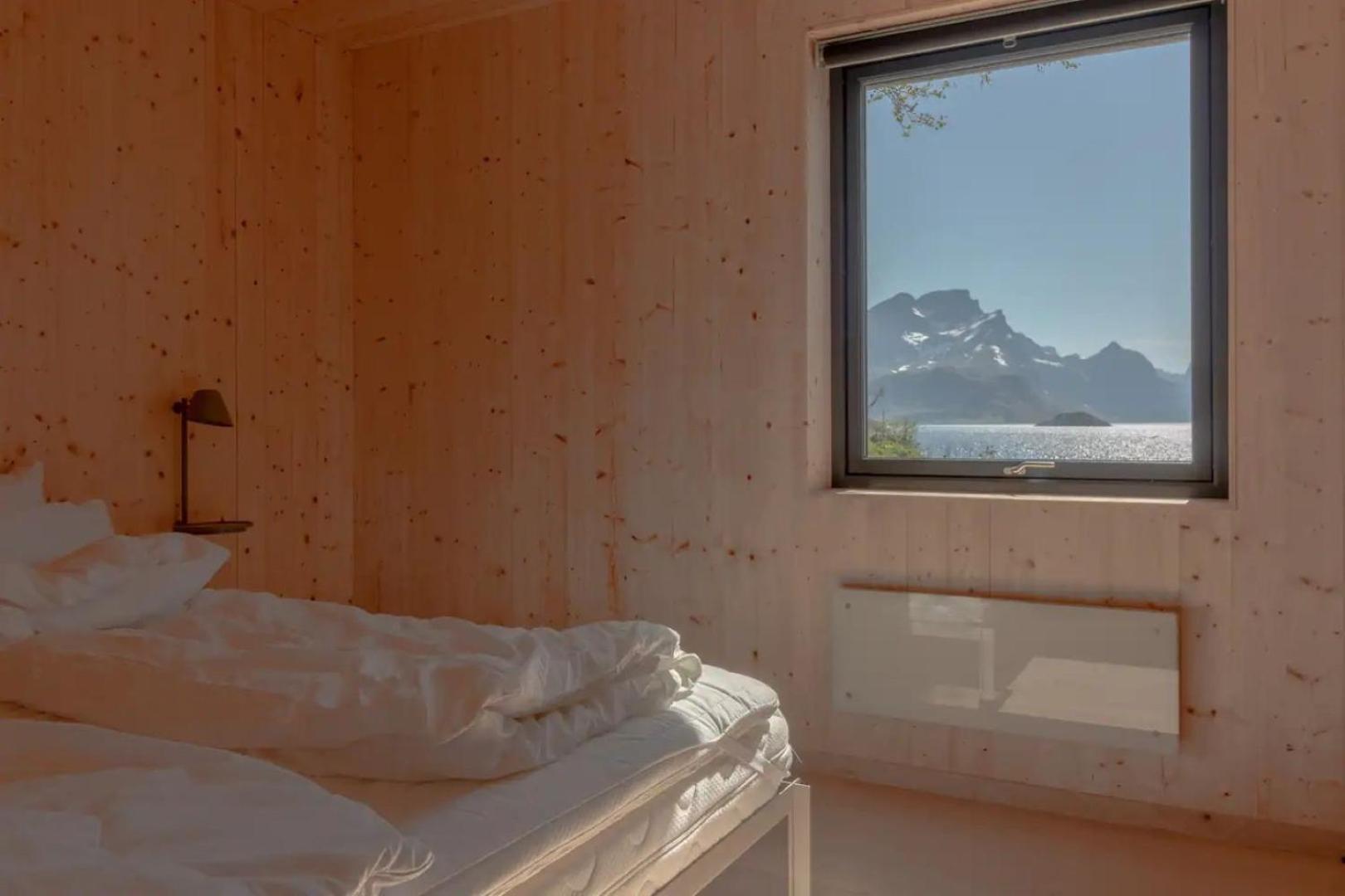 Minkfarmen, Spacious Seaside Cabin With Scenic View Ramberg Exterior photo